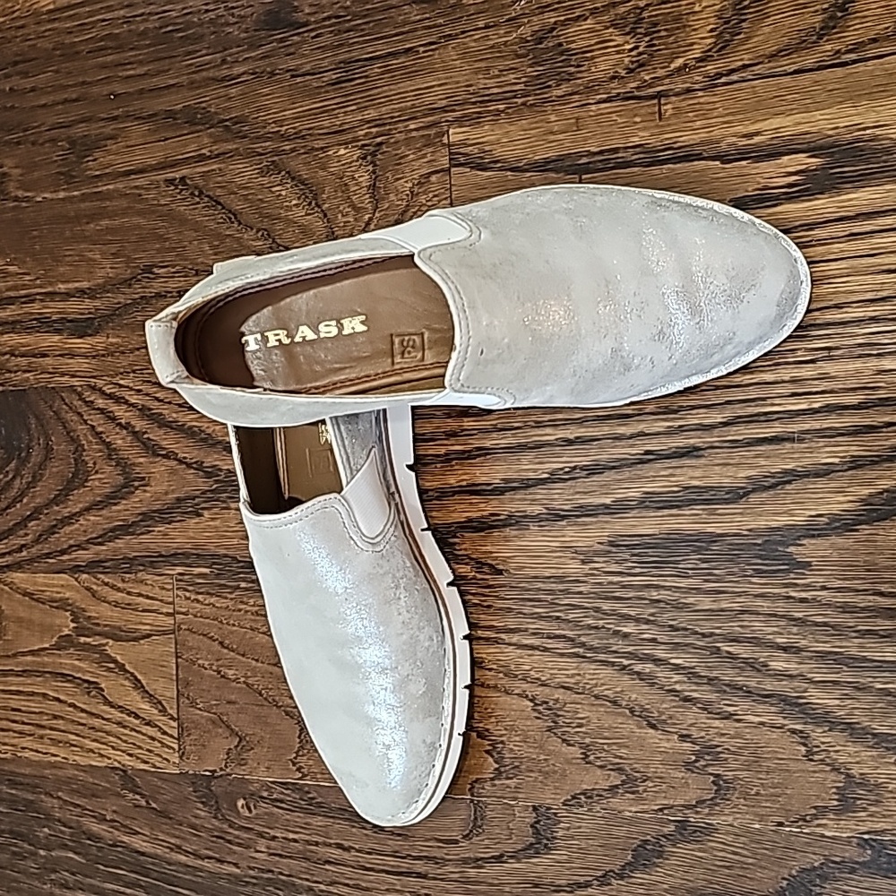 NWOT Trask Metallic Leather Slip on Loafer